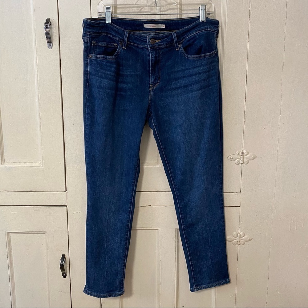 Levi's Women's 711 Skinny Jeans Dark Wash Size 32